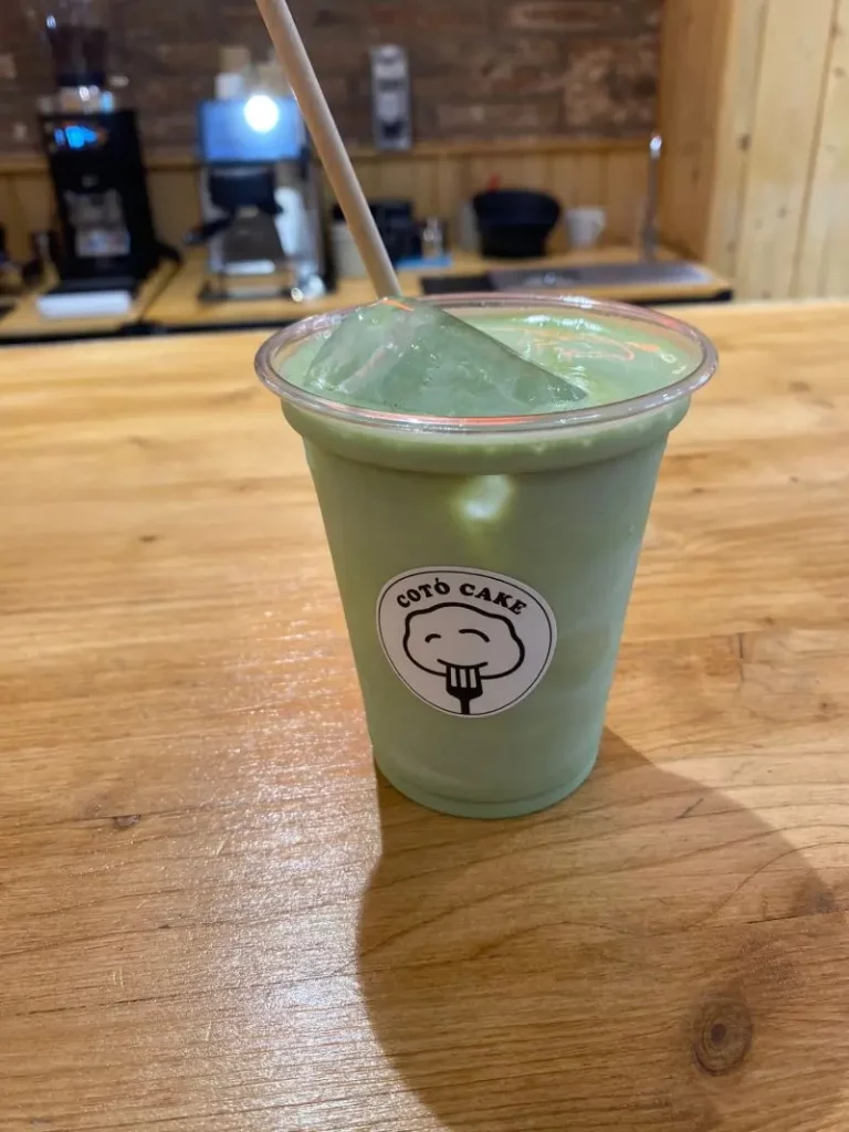 Cotó cake matcha latte