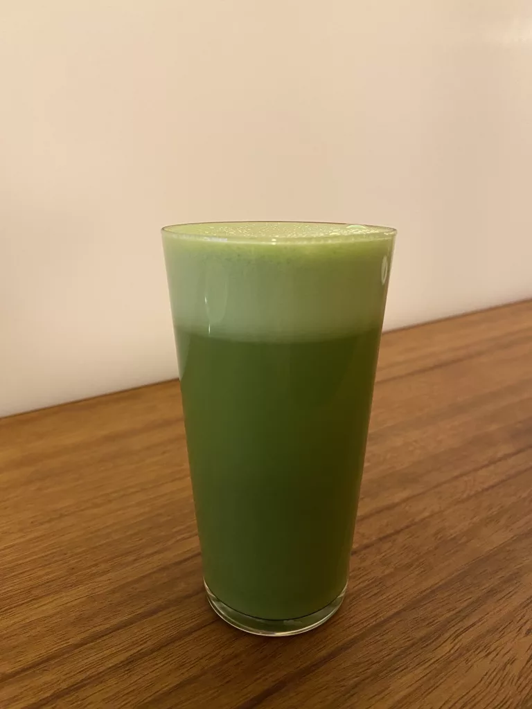 Sr. Brown: Un Matcha Latte con Leche de Coco espectacular